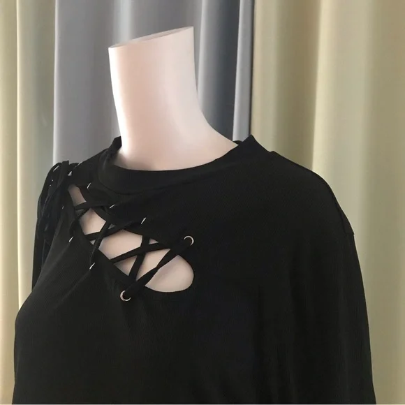 Sexy lace up tshirt - Picture 2 of 6